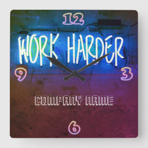 Personlig för personalrum för Neon Work Harder Off Fyrkantig Klocka