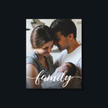 personlig för skript i anpassningsbar Family Canvastryck<br><div class="desc">Anpassa den här ansträngda arbetsytan med foto från din favoritfamilj. Med ett modernt "Family"-skript av typen vit övertäckning. En omhuldad, viktig visning i ditt hem.</div>