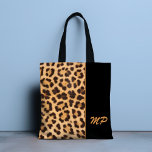 Personlig för Snyggt av leopard Print Monogram Tygkasse<br><div class="desc">Leopard Print Monogram Snyggt Personlig Tote Bag är absolut pekt med ett leopard päls-tryck. Lägg till monogrammet om du vill anpassa eller ta bort anpassningsbarnas text till väskan. Designad för dig av Evco Studio www.zazzle.com/store/evcostudio</div>