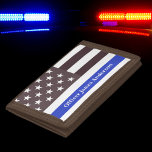 Personlig för Thin Blue Line Tillsatta lagar polis<br><div class="desc">Vi presenterar den amerikanska polisen, Tillsatta lagar, Thin Blue Line, Black and White American Flagga, den amerikanska plånbokssamlingen, som finns i olika färg. Den här samlingen är perfekten för att hedra minnet av viktiga milstolpar för professioneller i tillsatta lagar, till exempel pension, lämnande av jobb, befordran eller som en tack...</div>