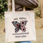 Personlig för yrkestrafisten Butterfly Boho Tygkasse<br><div class="desc">Arbetsterapeut i väskan är perfektens gåva till terapeuter. Det är personlig med din terapeut namn och är ett underbart sätt att visa uppskattning för allt de gör. Den här söta boho-fjärilen till väskan är också en underbar studenten eller OT student-gåva. Det här är en perfekt för varje terapeut som behöver...</div>