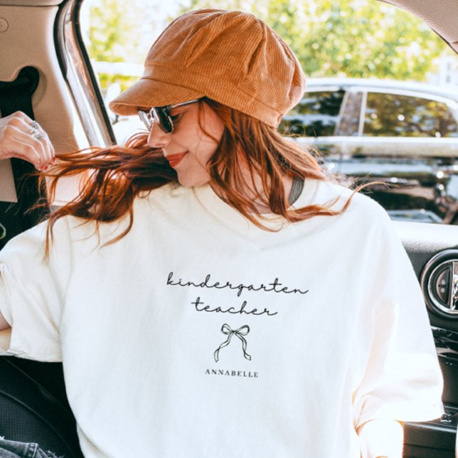 Personlig förskollärare Svart Båge Script T Shirt (Skapare uppladdad)