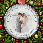 Personlig Första gift julfoto Julgransprydnad Metall<br><div class="desc">Anpassa det här namnet med favoritfoto från bröllopsdagen för att hålla kvar på träd</div>