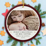Personlig Första jul som Big Sister Photo Julgransprydnad Keramik<br><div class="desc">Anpassa den här prydnaden med ett foto av din baby och deras storasyster för att göra en vacker keepy att hänga på träd.</div>