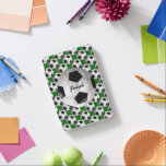 Personlig Fotboll i Mönster iPad Mini Skydd<br><div class="desc">En fotbollsboll som är helt anpassade med din egen namn eller text. Bakgrunden är en mönster av fotbollar på en grönt för fotbollsplanering. Idealisk för alla fotbollsspelare, fotbollstränare eller fotbollsspelare fläkt. Andra färg-kombinationer av fotbollslag färger finns tillgängliga i vår butik och vi välkomnar begäran om anpassningsbar, kontakta oss bara genom...</div>
