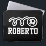 Personlig fotboll Neoprene 15 tum Laptop Fodral<br><div class="desc">Personlig fotboll Neoprene 15 tums laptop sleeve. Anpassningsbarnas datortillbehör med idrottslogotyp. Coola Birthday-presentidé för sportbarn och vuxnor. Anpassningsbar i olika storlekar: 10 13 och 15 tum. Anpassadets bakgrund färg med lustigt boll teckning. Personligens kontorsmateriel.</div>