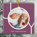Personlig Fotojulens Helgdag Lila Julgransprydnad Keramik<br><div class="desc">Denna moderna julfoto-Ornament är dekorerad med ord JOY på lila. Anpassade enkelt med ditt foto och namn.</div>