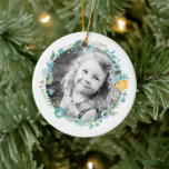 Personlig Fotokänslig Blommigt andedräkt Julgransprydnad Keramik<br><div class="desc">Elegant och söt dekoration har en illustration av elegantens blommigt och kan vara personlig med fotot och text.</div>