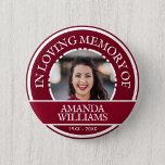 Personlig Fotomodern minnesburgundy Knapp<br><div class="desc">Skapa din egen Personlig Photo Modern Memorial Burgundy-knapp, som är perfektens sätt att hedra minnet av dina nära och kära. Den här vackra knappen har en contemporary som är utformad med en rik som har en röd bakgrund i mörken och som gör att du får ett elegant foto, oavsett vilket...</div>