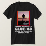 Personlig Funny 40th Milestone Birthday T-Shirt<br><div class="desc">Skapa ditt eget personlig-foto och 40-årsdagsljus för namn! Innehåller texten "Uppgraderad till Klubb 40 där alla gamla biljetter är välkomna" tillsammans med en plats där du kan anpassa dig efter namn och ålder efter eget val. Den här skjortan är underbar för en överraskningsfest eller en födelsedagskalender. Kan bäras av födelsedagskalender...</div>