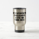 Personlig Funny Colleague Gift Secret Santa Resemugg<br><div class="desc">Lustigt Personlig Citat Mugg med "Min favoritkollega gav mig i Mugg" som sa till arbetskamrat, födelsedagspresent, hemlig jultomt, jul, lämnande gåva eller nära vän. Det kommer säkerligen att medföra lite humor och skratt. Lämplig för manar , kvinnlig eller arbetskollega eller vän som betraktar dig som sin favoritperson. Text är anpassade...</div>