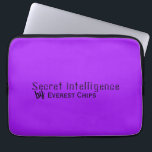 Personlig funny på Bright Violet Laptop Fodral<br><div class="desc">I teckningen finns anpassadets typografi med texten "Secret Intelligence by [Namn]" på levande,  blå violett färg. Anpassa objektet genom att lägga till ditt namn. Om du vill ha speciella förfrågningar eller frågor kontaktar du konstnären på wafadahdalcreates@gmail.com. © Wafa Y. Dahdal - Med förbehåll för alla Höger.</div>