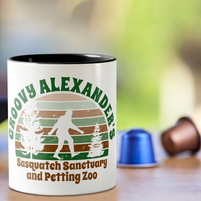 Personlig Funny Sasquatch Sanctuary Kaffemugg (Skapare uppladdad)