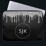 Personlig Girly Silver Glitter Gnistra Monogram<br><div class="desc">Personlig Silver och Black Faux Glitter och Gnistra Elegant Monogrammed Initialer Fodral. Fodral kan anpassas så att det omfattar ditt första och första namn.</div>