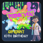 Personlig Glow Slime Science Party-förmån Fyrkantigt Klistermärke<br><div class="desc">"Tack för att du experimenterar med oss!" med den här personligen, vetenskapens tematiska tack! Den här anpassningsbarna är ett klistermärke som ger roligt labbinspirerad design som slime och goo. Det är perfekt för vetenskapliga födelsedagsfester, STEM-evenemang och utbildningsorienterat firande. Använda den för att försegla favoritpåsar, dekorera gåvor eller tillsätt en avslutande...</div>