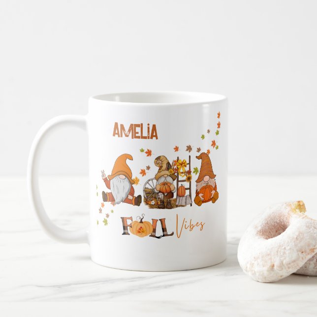 Personlig Gnomes Fall Vibes Kaffemugg (Med munk)