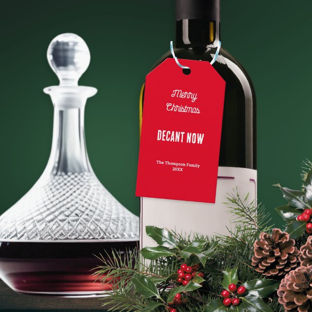 Personlig God Jul Dekantera Nu Rödvin Presentetikett (An elegant personalized label for Christmas with 'Decant Now' and Merry Christmas' words on red)