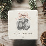"Personlig God jul med Photo Gift Stenunderlägg<br><div class="desc">"Lägg till en snygg beröring till dina helgdag med den här Personligen Underlägg God jul Stone, med anpassningsbarnas bild i en vacker prydnadsdesign. Den här varaktiga stenen underlägg en tankfull helgdag eller en viktig perfekt för att skydda yta samtidigt som den ger värme till din hemmabruk. Anpassa den med ett...</div>
