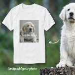 Personlig Golden Retriever Hund Photo and Namn Tee<br><div class="desc">Anpassa den här Golden Retriever-Hund med hund eller hundvalvets foto och namn (eller annat foto eller namn för husdjur eller människa). Texten lyder "Bästa Hund någonsin" eller lägg till din egen text - Vi kärlek Daisy (din hund namn), hund födelsedag eller dagen då du passerar. Klicka bara på "anpassa" om...</div>