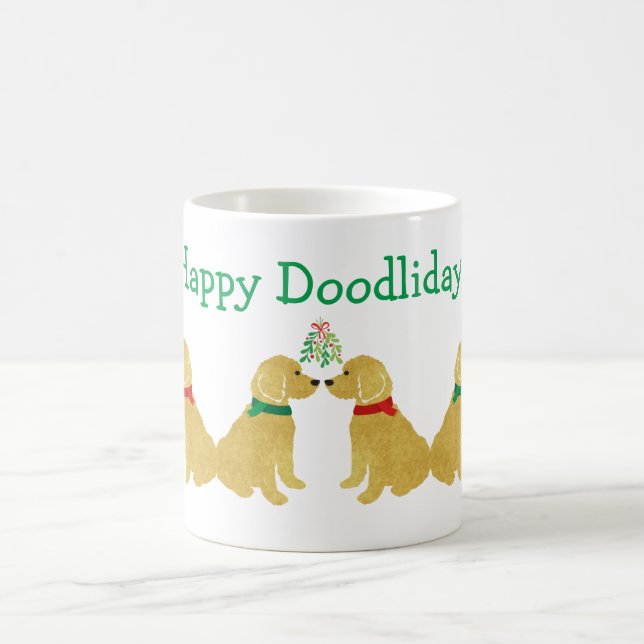 Personlig Goldendoodles Kissing Under Mistletoe Kaffemugg (Center)