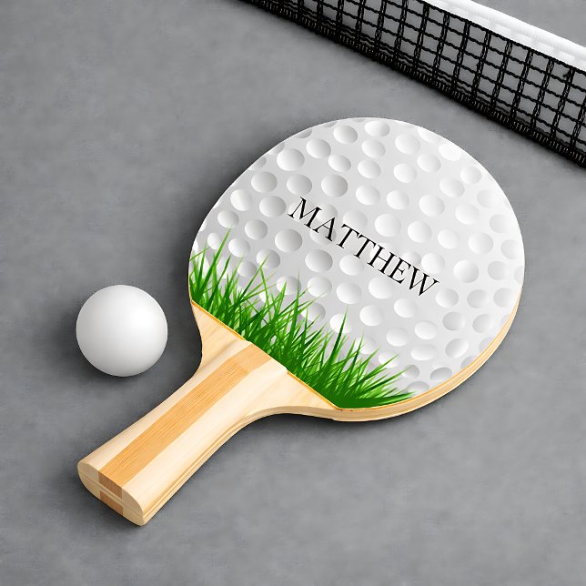 Personlig golfboll i gräs pingisracket (Skapare uppladdad)
