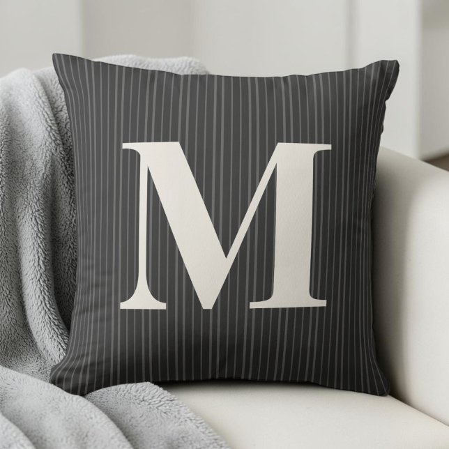 Personlig grå preppy randig monogram initial kudde (Personalized Gray Preppy Striped Monogram Initial Throw Pillow)