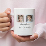 Personlig Grandma Photo Gift Kaffemugg<br><div class="desc">Gör mormors morgon ljusare med den här personligen fotot mugg, med två framtagna foton av hennes favoritbilder och det söta citatet: "Morma, du är vår favorit." Med mjuka pastellaccenter och en ren, tidlös design är mugg den här perfekten en gåva till Mor, morföräldrars dag, födelsedagar eller bara för att. Genomtänkt,...</div>