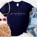 Personlig Grandma T-Shirt<br><div class="desc">Vi lägger alltid till nya mönster varje dag!</div>