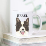 Personlig Gräns Collie Beverage Coaster Kaffemugg<br><div class="desc">Jag är i kärlek med denna vackert detaljerade vattenfärgsillustration av en svart och vit gräns-kollie hund! Anpassa dessa faux keramisk mugg med ditt namn eller monogram och jämn och byt handtag färg för att komplimentera din dekoration! Ändra typsnitt genom att markera alternativet "Redigera med design verktyg" vid anpassning. Köp resten...</div>