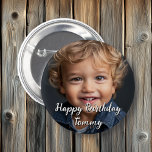 Personlig Grattis på födelsedagen Namn och foto Knapp<br><div class="desc">Anpassa den här pojkens födelsedagsknapp genom att lägga till barnets bild och namn till den här knappen Grattis på födelsedagen i anpassningsområdet.</div>