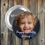 Personlig Grattis på födelsedagen Namn och foto Knapp<br><div class="desc">Anpassa den här pojkens födelsedagsknapp genom att lägga till barnets bild och namn till den här knappen Grattis på födelsedagen i anpassningsområdet.</div>