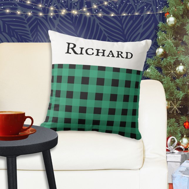Personlig grön buffelmönstrad rutig mönster kudde (A personalized throw pillow cushion, with green buffalo check plaid pattern. Ideal Xmas gift.)