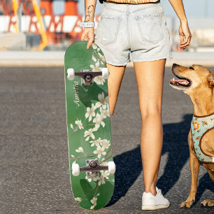 Personlig Grönt Vår White Flowers Skateboard