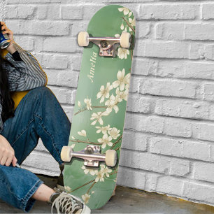 Personlig Grönt Vår White Flowers Skateboard