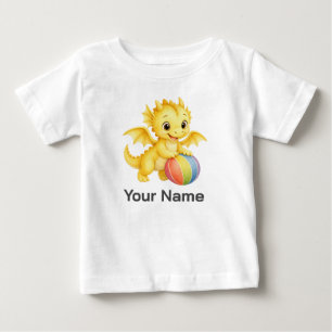 Personlig gul babydrake som spelar boll t shirt