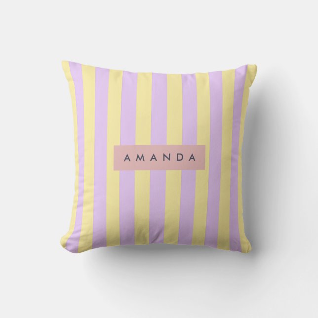 Personlig gul och lavendel pastellrandig kudde (Framsida)