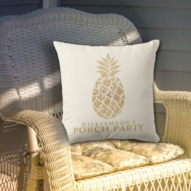 Personlig Guld Ananas Porch Party Kudde (Personalized Gold Pineapples Porch Party Outdoor Pillow in 2 sizes)