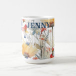 Personlig Guld Blue Boho Wildblommor Mugg<br><div class="desc">Lush, handmålade målarblommor i guld, gult, russet och blått täcker den här personligen presentable mugg. Amerikanska vinterängar med hägn har en terra cotta-daisy med gult eller orb-centrum och blommor i vackra blå och guld, gått med med rött och grönt, tillsammans med grå och guld. Texten är i ett mörk med...</div>