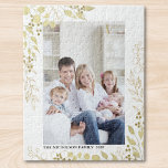 Personlig Guld Eucalyptus Photo Pussel<br><div class="desc">Denna snyggt pussel i pusslet dekoreras med vattenfärgen eukalyptus,  blad och bär i guld. Anpassade enkelt med ditt foto och namn. Eftersom vi skapar vår egen teckning kommer du inte att hitta just den här bilden från andra designers. Ursprunglig vattenfärg © Michele Davies.</div>