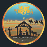 Personlig Guld Nativitet "God jul" Runt Klistermärke<br><div class="desc">Personlig Guld Rim Nativitet Silhouette "God jul" Lägg till lite skönhet i helig till dina helgdag-gåvor och hälsning med den här spännande julklistermärket på Nativitetscen, en unik design från dig! Det här runda klistermärket har en serene silhuette Nativitet som skildrar Mary, Joseph och baby Jesus i mangaren, tillsammans med en...</div>