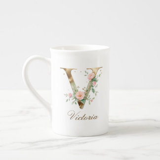Personlig guldbokstavsinitial V med blommor Benporslin Mugg