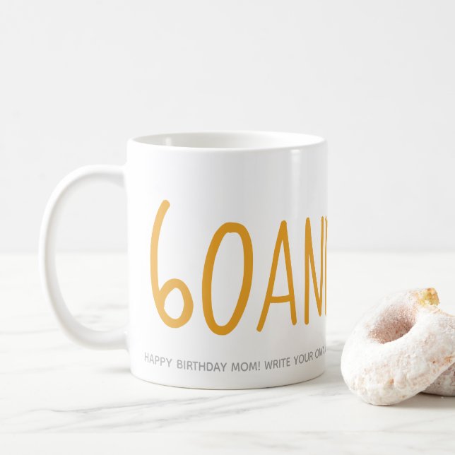 Personlig Gult 60 Sassy 60 Birthday Gift Kaffemugg (Med munk)