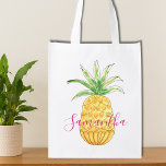 Personlig Gult Ananas Rosa Flickans Namn Återanvändbar Påse<br><div class="desc">Den här söta,  återanvändbara matkassen är fullt av sommaren stil. Den har en vattenfärgsananas och rosa typografi av gulten. Du kan anpassa väskan genom att ändra namn. Ursprunglig vattenfärg © Michele Davies.</div>