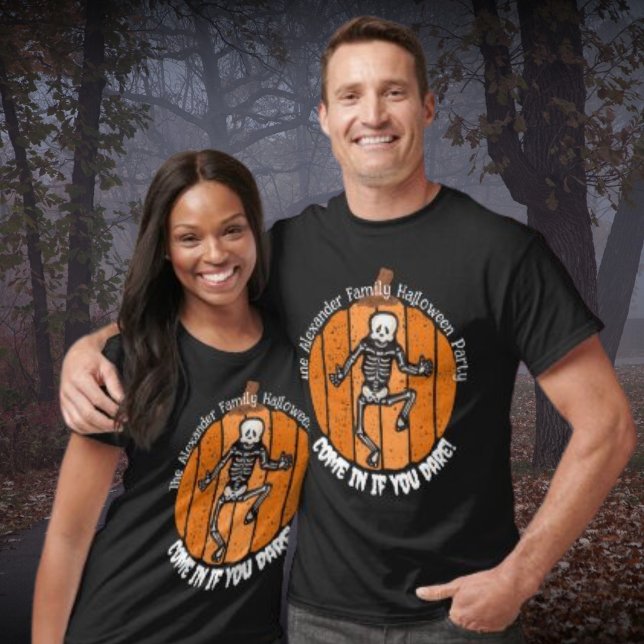 Personlig Halloween Distress Skeleton Pumpkin T Shirt (Great your guests in style with these cool, personalised family t-shirts!)