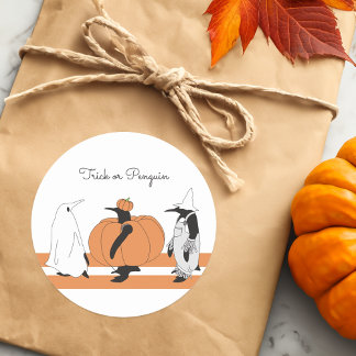 Personlig Halloween-illustration med pumpa-pingvin Runt Klistermärke