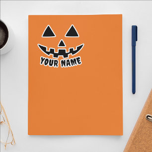 Personlig Halloween-pumpa med namn i svart och vit Klistermärken