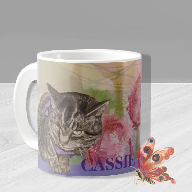 Personlig Hand-Paediatric Cat Art Mugg med tulpane (Purple Floral Cat Mug with a butterfly )