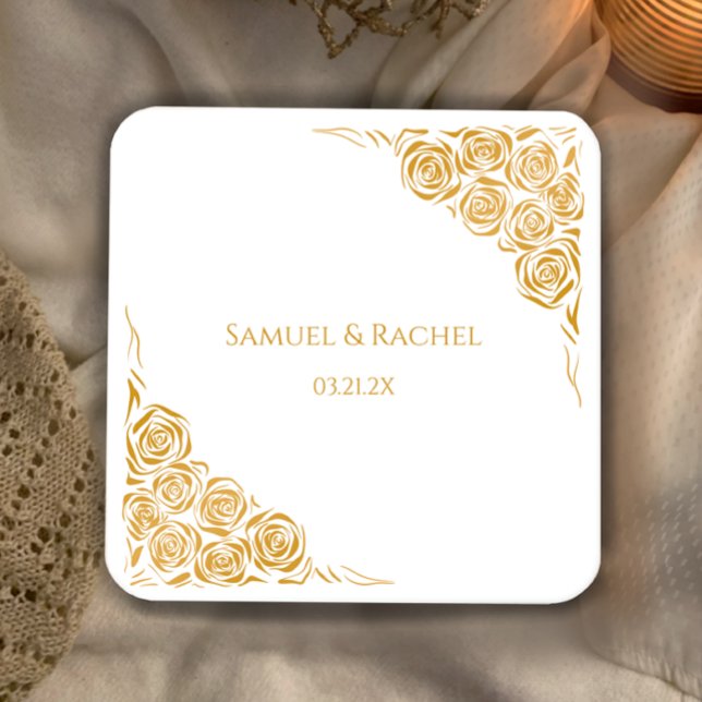 Personlig Hand plockade Golden Ro Bröllop Underlägg Papper Kvadrat (Add the couples names and date for a unique hand drawn golden roses designer wedding table coaster.
)