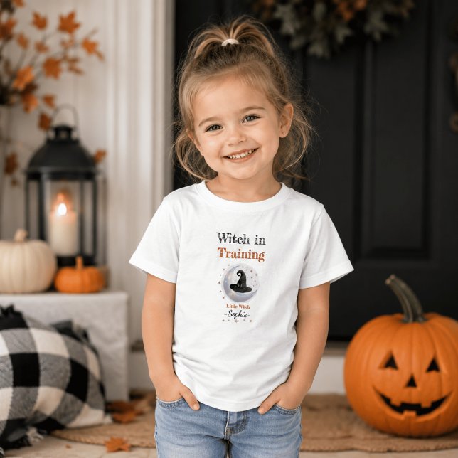 Personlig Häxa Under Utbildning – Halloween T Shirt (Skapare uppladdad)