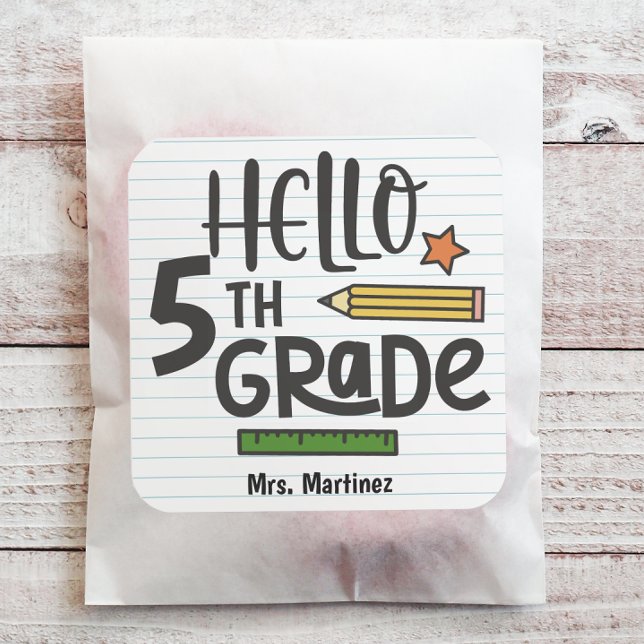 PERSONLIG HEJ 5 KLASS FYRKANTIGT KLISTERMÄRKE (Personalize this back to school sticker with just a few clicks.)